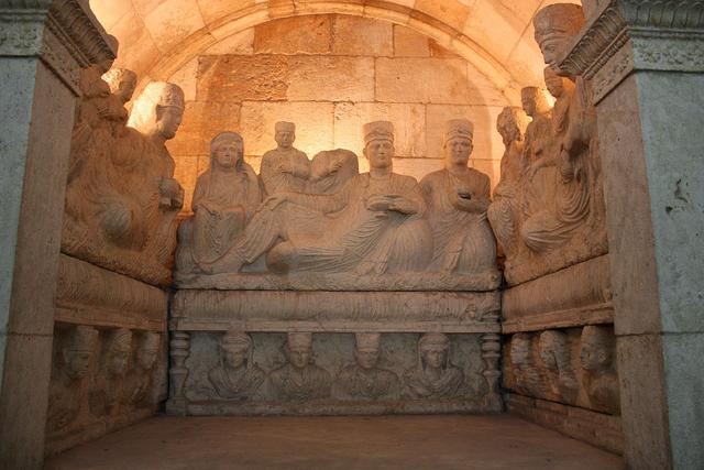 Damascus-National-Museum-Hypogeum-of-Yarhai.jpg