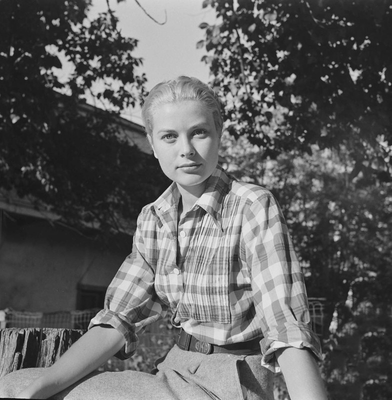 GraceKelly_md06