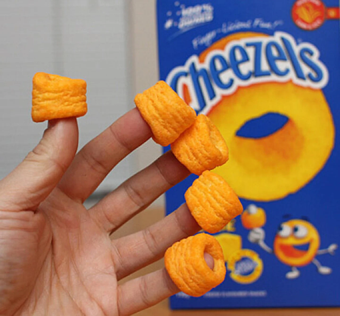 i.postimg.cc/YCHCM3M1/Cheezels.png