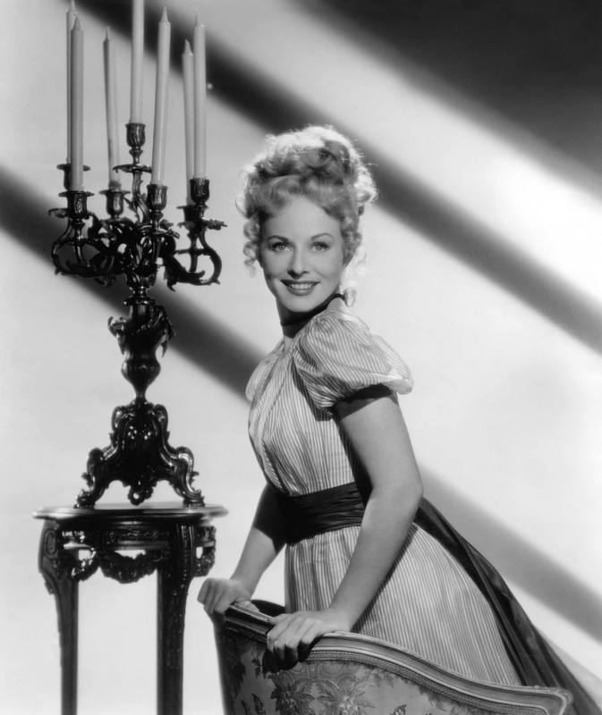 paulette_goddard_mb64