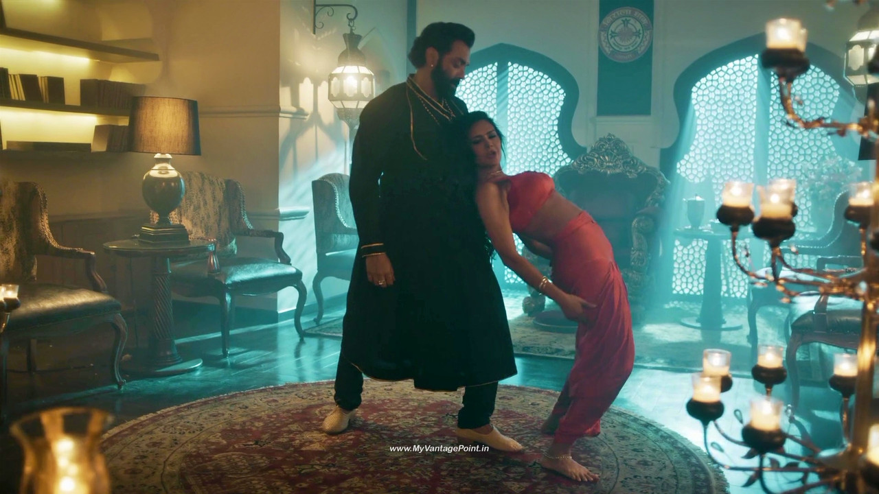 174Esha Gupta Hot in Aashram Web Series