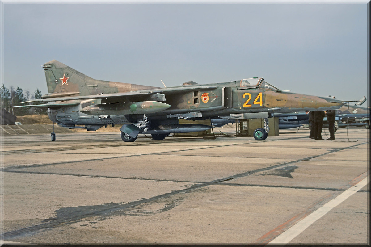 19 GvAPIB Mig-27D Yellow 24_61912559200 (3)