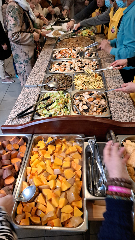 [Image: TEMPEL-BUFFET-251108.jpg]