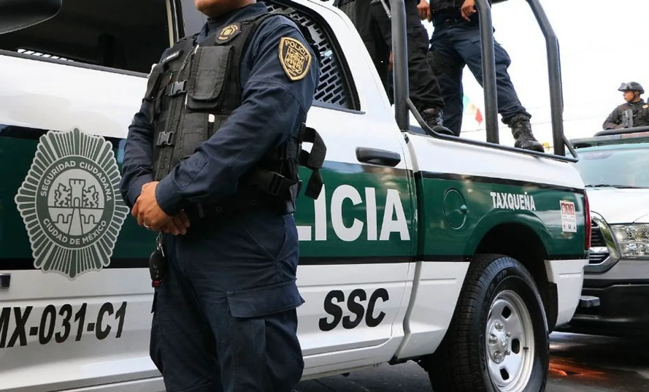 Hombre se dispara en Ciudad de México tras ser descubierto tocando a menor