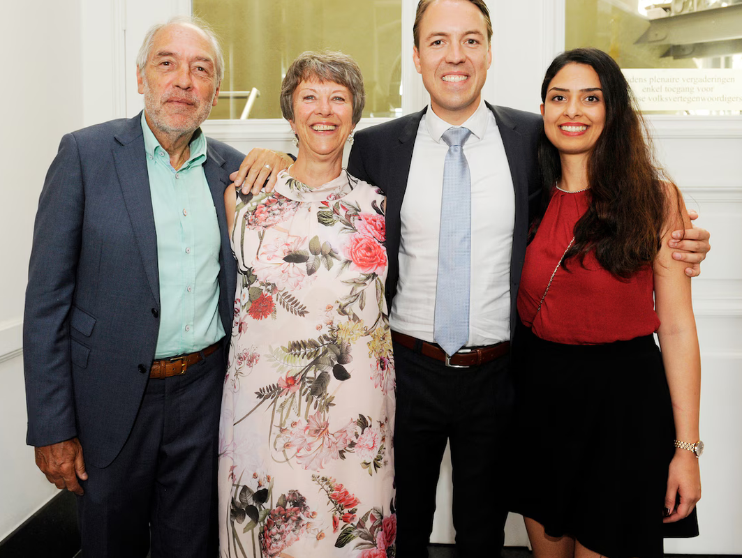 Screenshot 2025-06-05 at 00-03-20 Sam Van Rooy (Vlaams Belang 33) gemeenteraadslid Antwerpen Foto hl