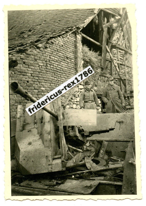 S1 Foto 1 Endkampf 45 Flak Panzer Möbelwagen 3,7 cm Flak PzKpfw IV nach Treffer