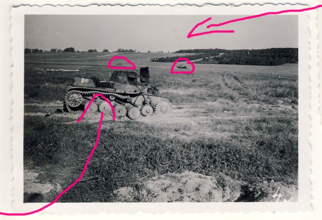 Foto 2.WK Deut. Panzer im Minenfeld bei PLACHY-BUYON südlich AMIENS Frankreich