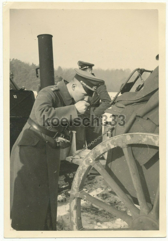 !Foto Artillerie Reg. 15 Battr. Chef Obltn. Brudermüller an der Feldküche