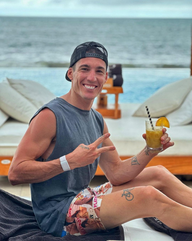 Momen Aleix Espargaro dan Jorge Mertin saat menikmati liburan di Bali.