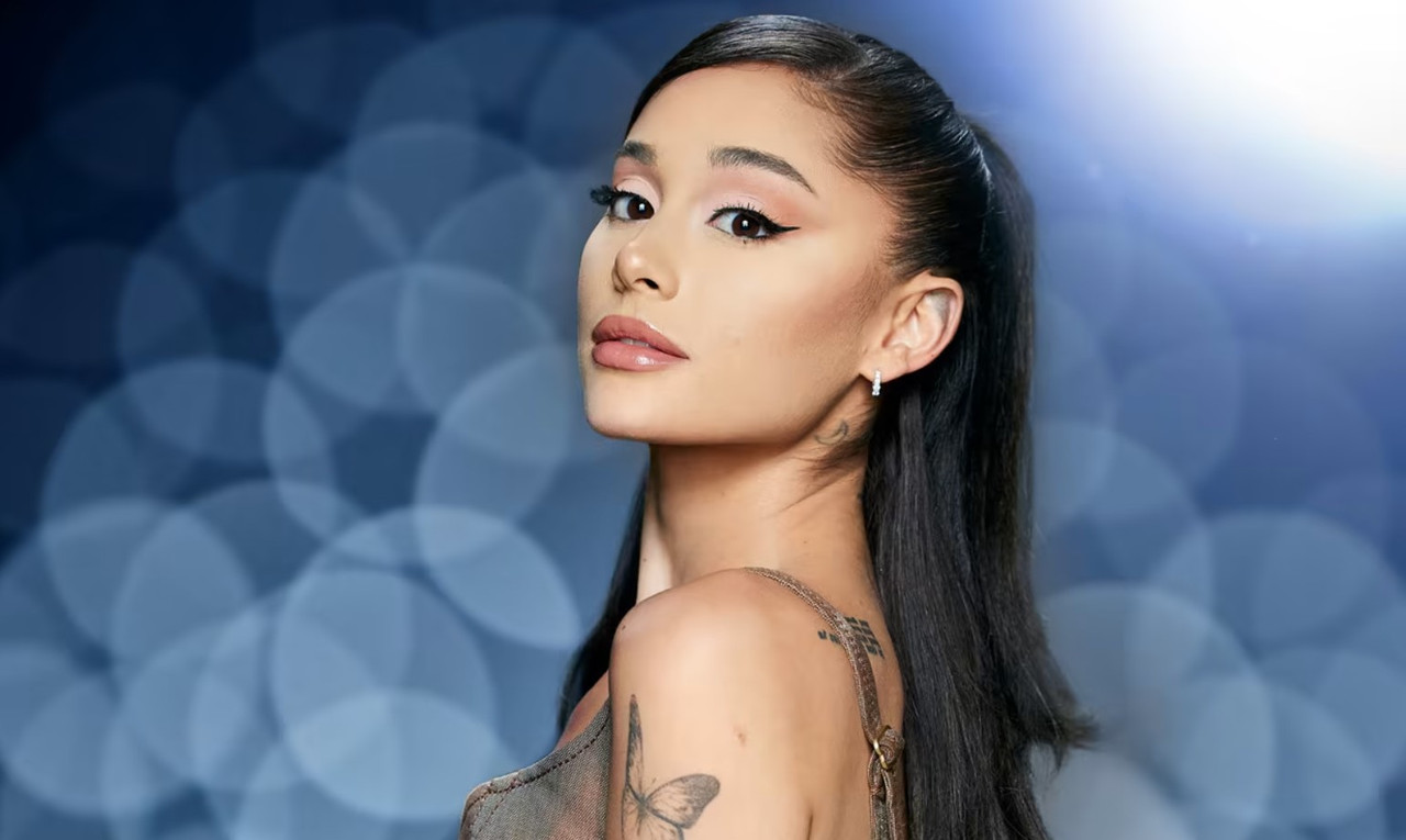 Ariana Grande rompe la redes al posar al natural