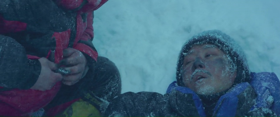 The Himalayas 2015 BluRay [Hindi + Korean] 480p, 720p ESub Screenshot