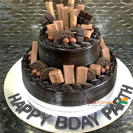 Chocolate Oreo Kit Kat Cake