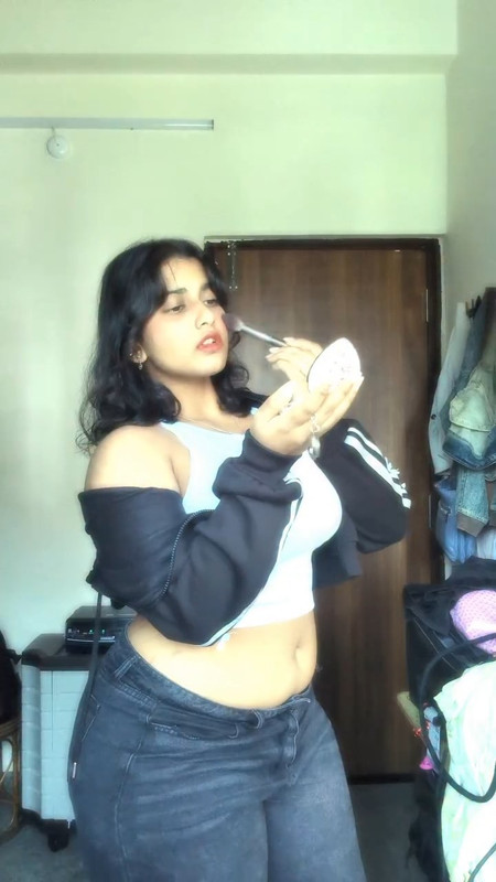 curvy desi girl boobs and navel in white top mp4 snapshot 00 00 288