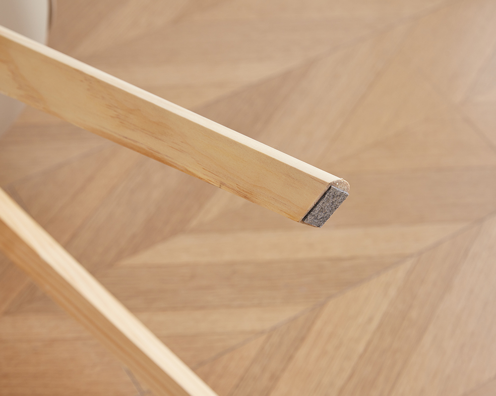Pieds en bois et support antidérapant