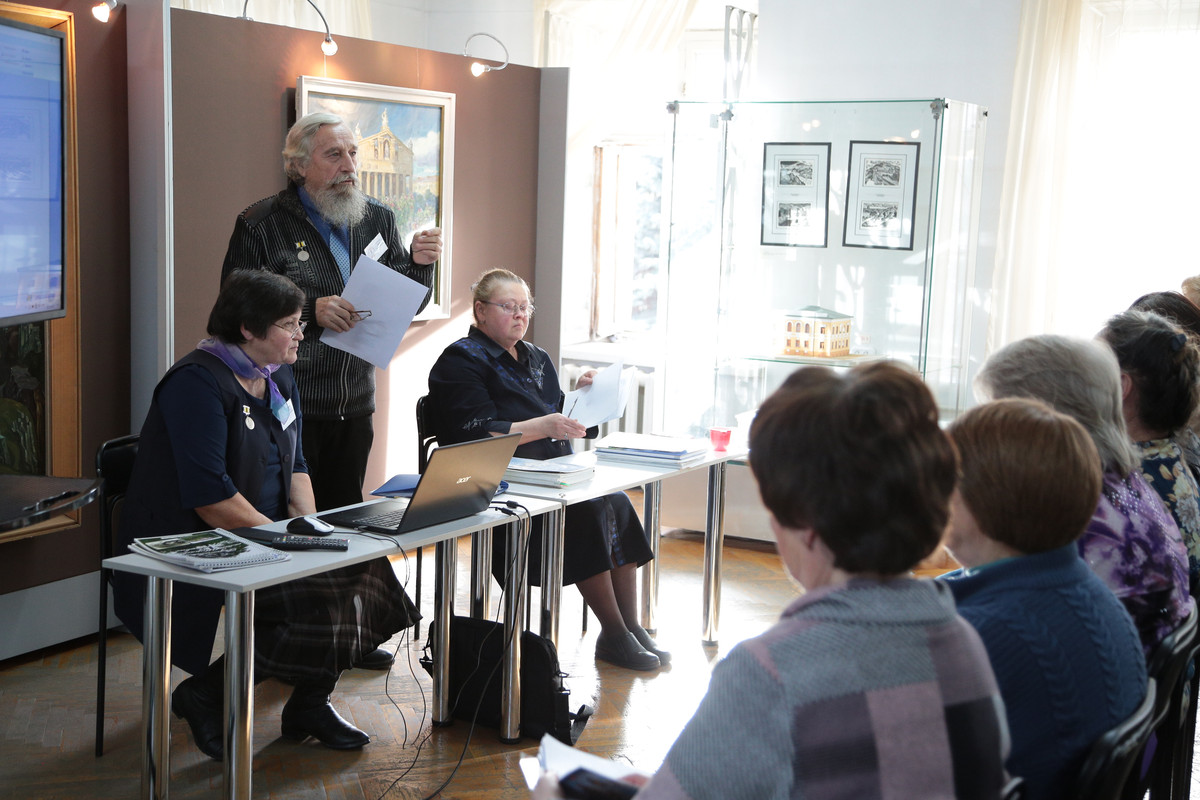 Выступает Ю.С. Белоусов