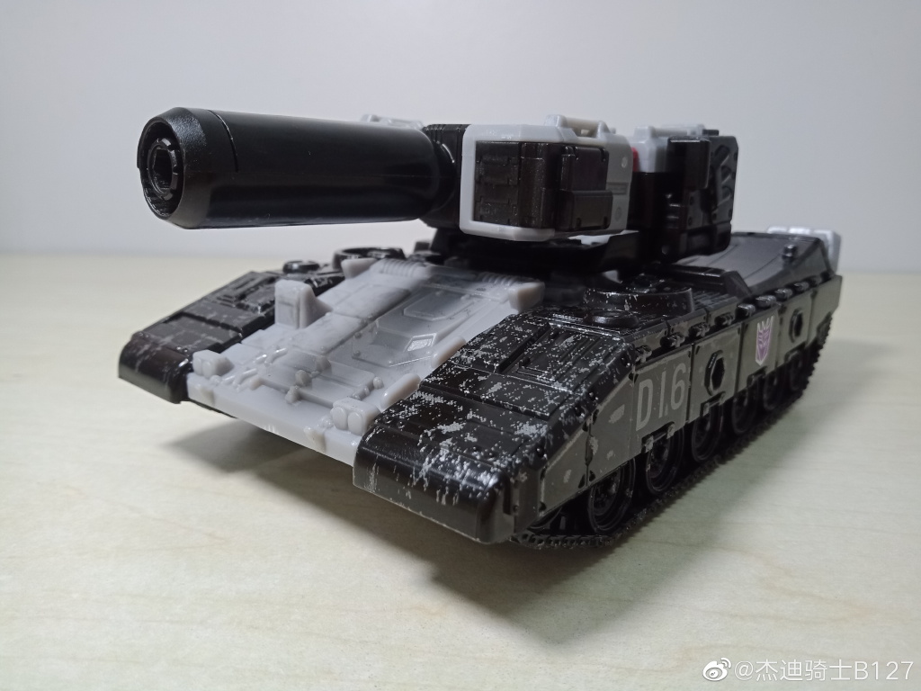 Earthrise-Megatron-10