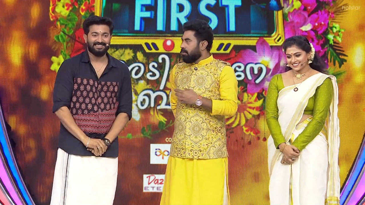 Nandana varma sexy in saree navel show-uploaded.mp4_snapshot_00.38.018