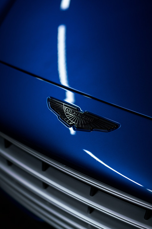 AstonMartinDBX707_14