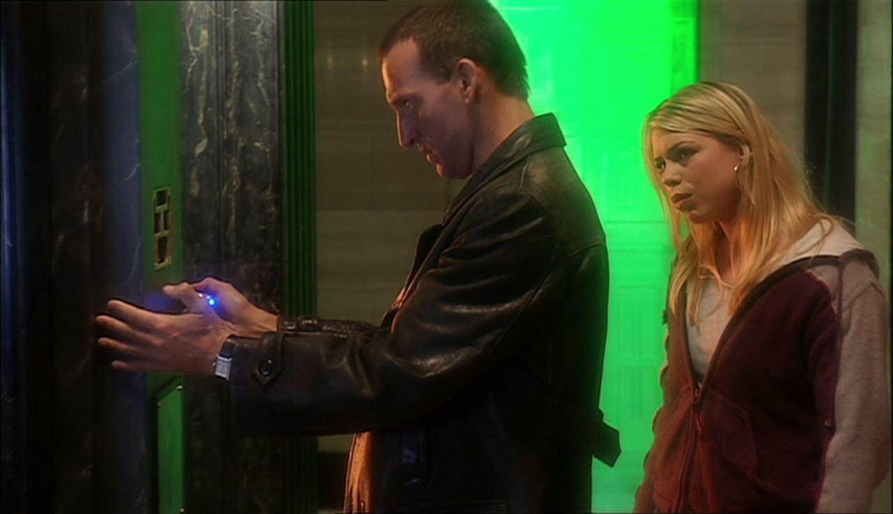 Doctor Who (2005) - S01E02 - The End of the World (1080p BluRay 