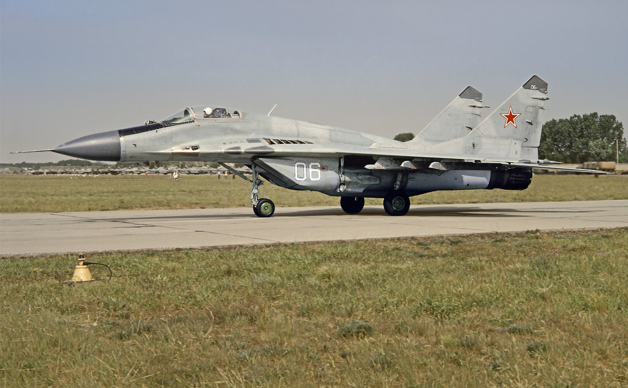 787. IAP, Mig-29 06 white (3)