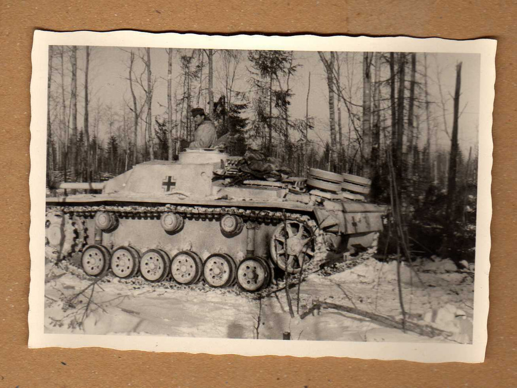 Deutsches Sturmgeschütz weiss getarnt in Russland