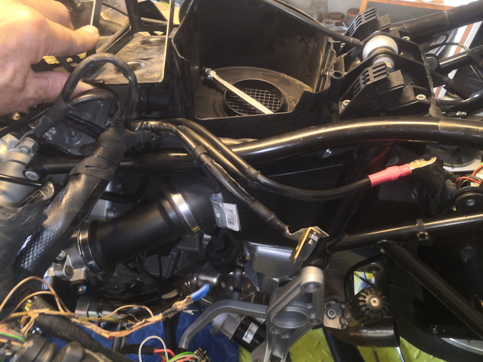 Harness take off without lifting the rear frame