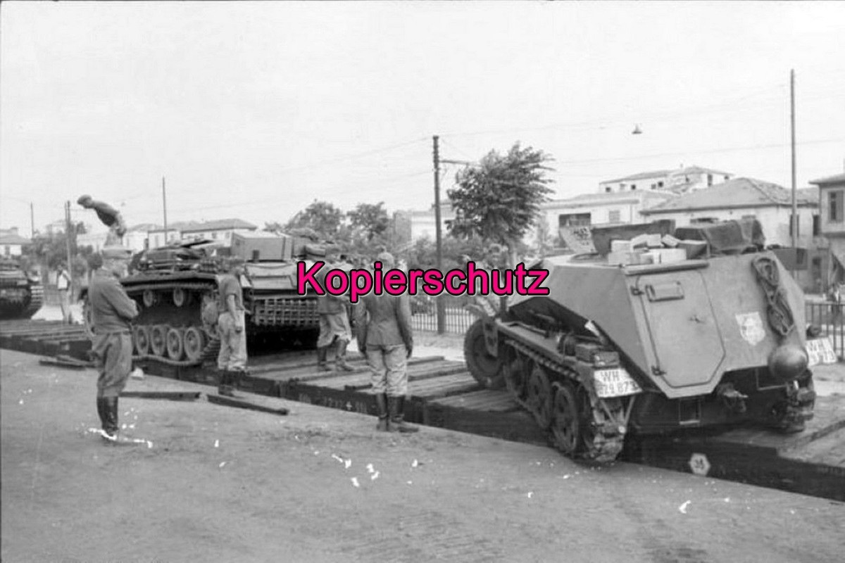 Kreta Halkettenfahrzeug u. Sturmgeschütze