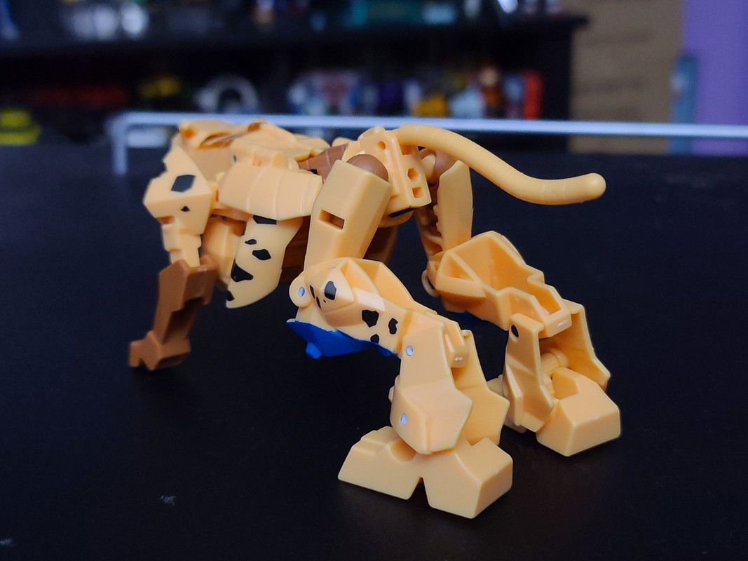 Cyberverse-Deluxe-Cheetor-09