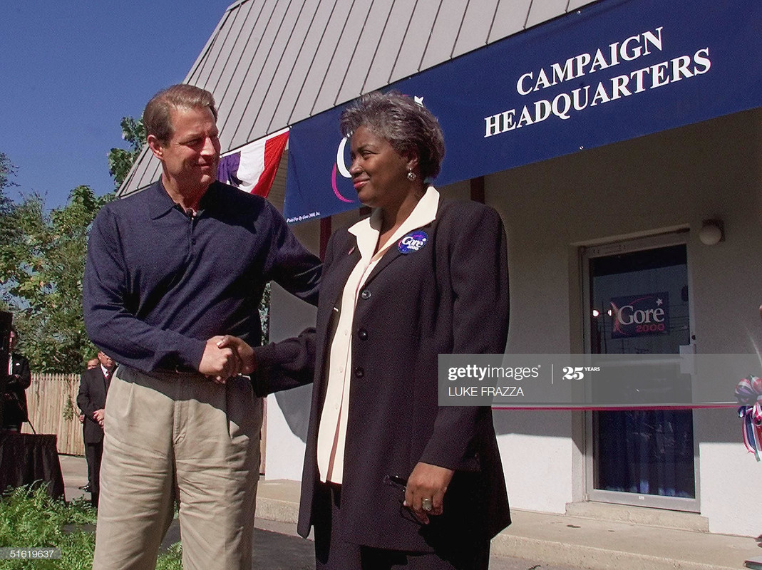 Donna Brazile with Al Gore at a ribbon-cutting ceremony for his new presidential campaign headquarters in Nashville, Tennessee, 06 October, 1999.