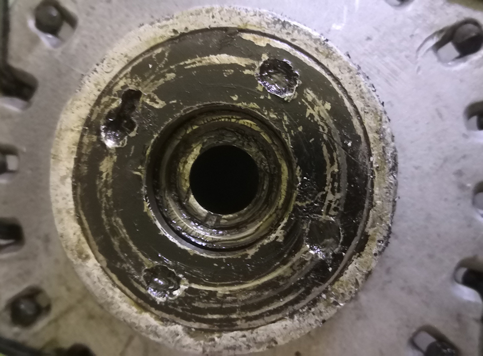 1 G   Avant nettoyage et dépose des roulements