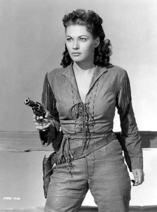 Yvonne_De_Carlo_b77
