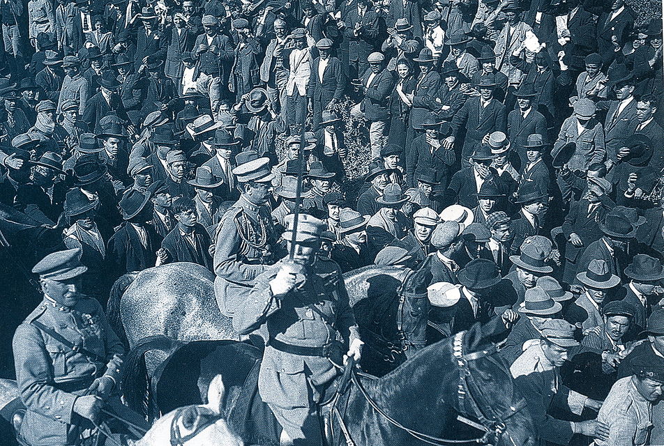 1 Escudo de 1926. Portugal. La democracia toca a su fin.. 952px-Desfile-de-tropas-28-de-Maio-1926