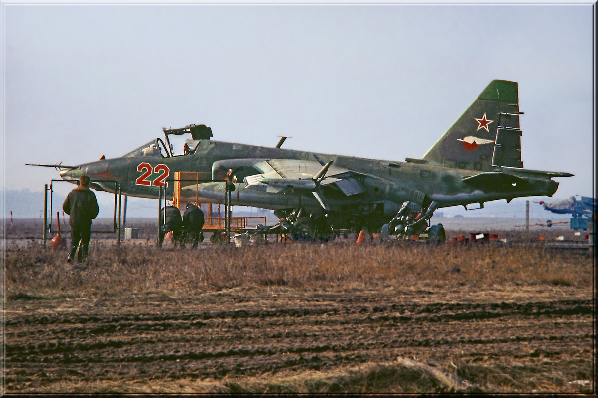 357 OSHAP Su-25 22 Red (cn 25508106861)_Brandis Sommer 1991