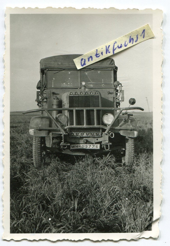 schwerer Militär-LKW WH-II9776 mit Einschüssen i