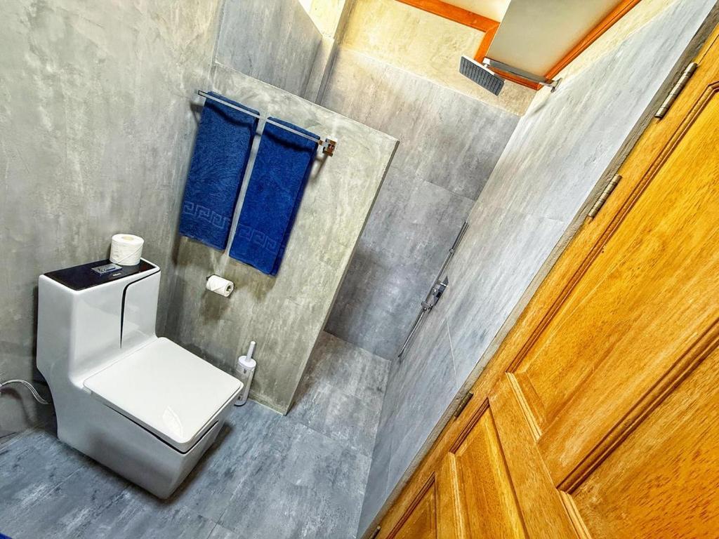 Dive and sleep retreat room bathroom