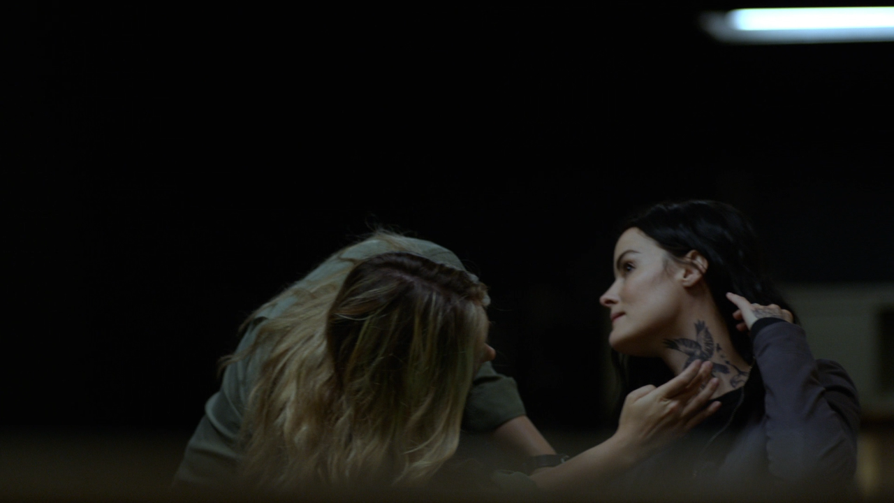 Blindspot.S05E01.1080p.AMZN.WEB-DL.DDP5.1.H.264-NTb.mkv_snapshot_07.57_[2020.10.20_14.24.18]