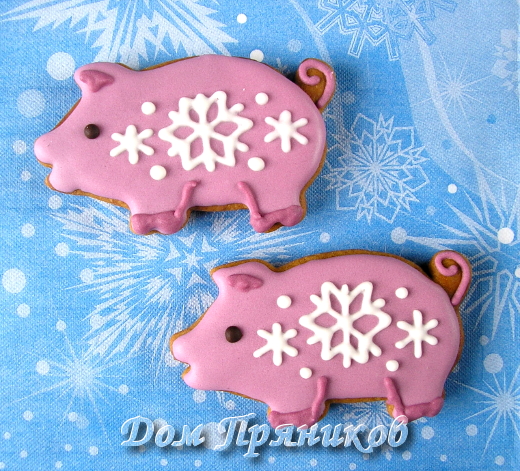 Свинка в снежинках 001