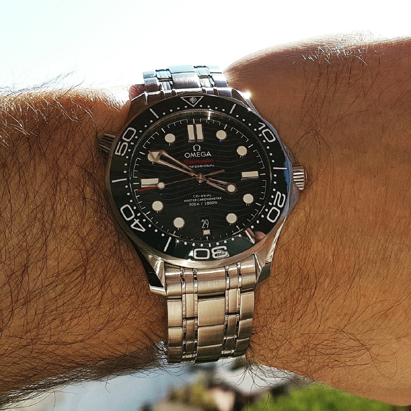 Ω Seamaster Professional Diver 300M Co-Axial Master Chronometer 42mm Cal. 8800 Blue (1)