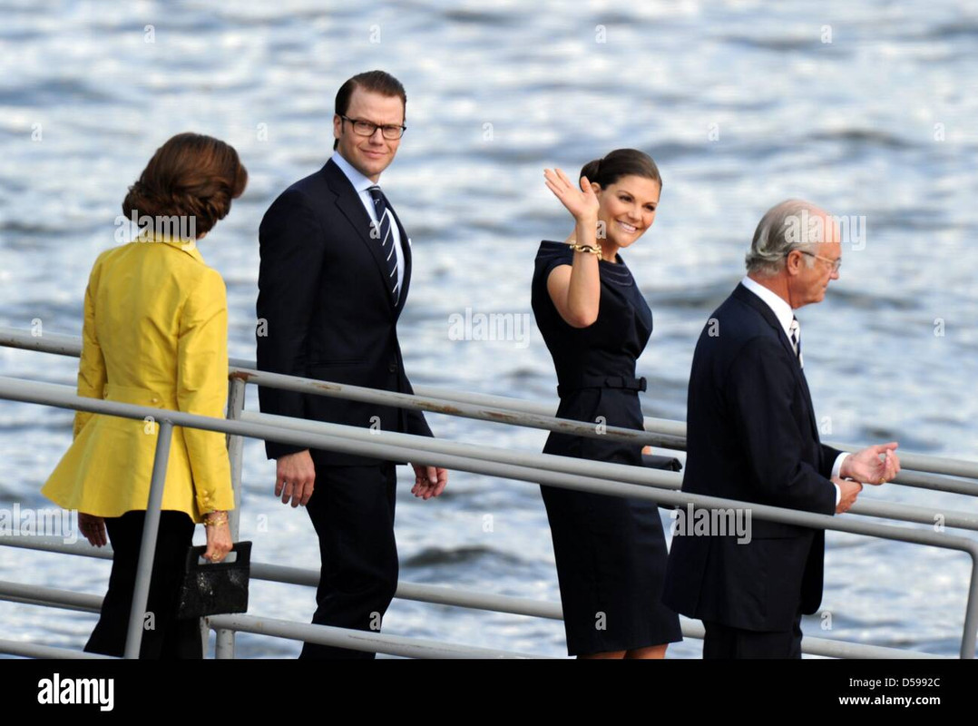 r-lking-carl-xvi-gustaf-of-sweden-crown-princess-victoria-of-sweden-D5992C