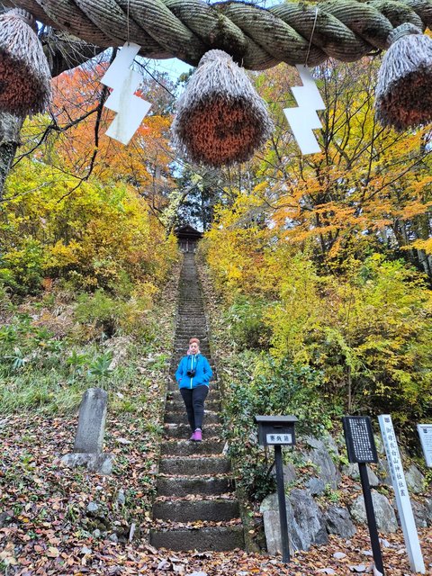 Cabañas y templo en Shirakawa-14-11-2024 - Japón y sus Pueblos-2024 (17)