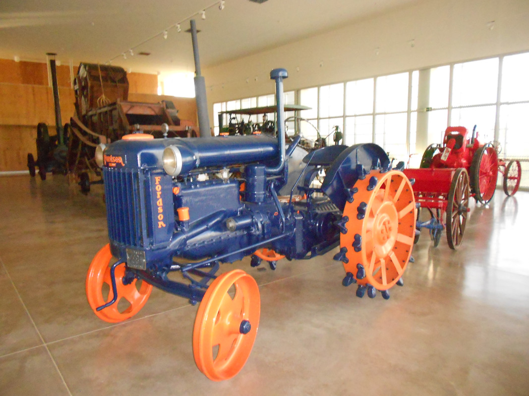 Antiguo_tractor_(Aquagraria)