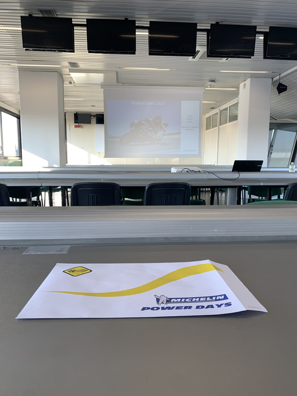 FC86D523-9A40-4E81-BB39-506F8606B0DF