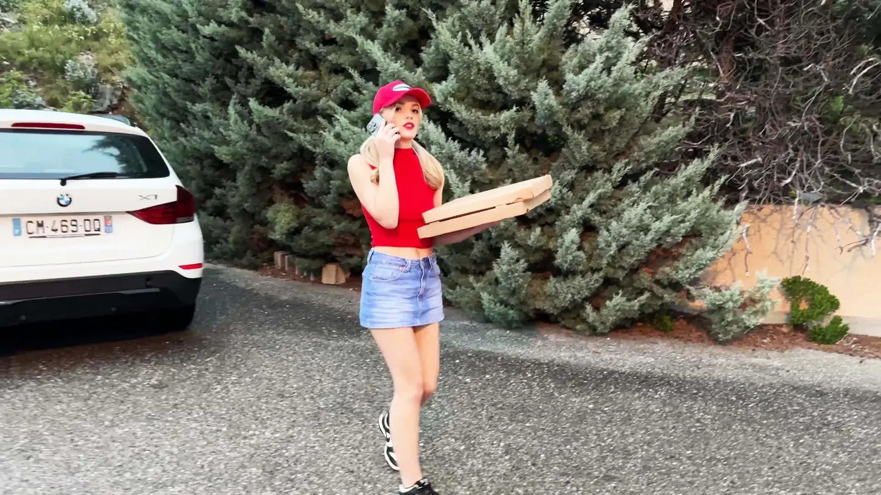 JacquieEtMichelTV 24 11 27 Jade succumbs to temptation!