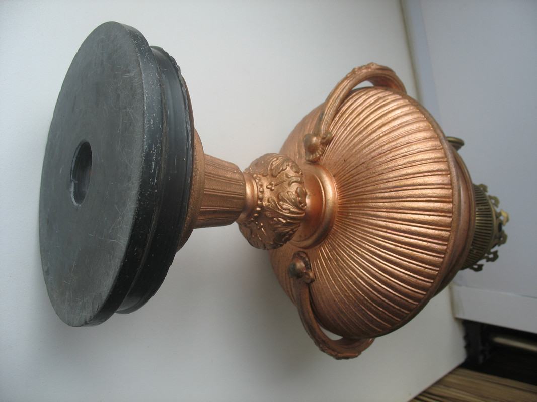 Старинная лампа авито. Керосиновая лампа фарфоровая европа. Старинная лампа авито. Starinnaya керосиновая фарфоровая лампа. Керосиновая лампа стекло до 1917.