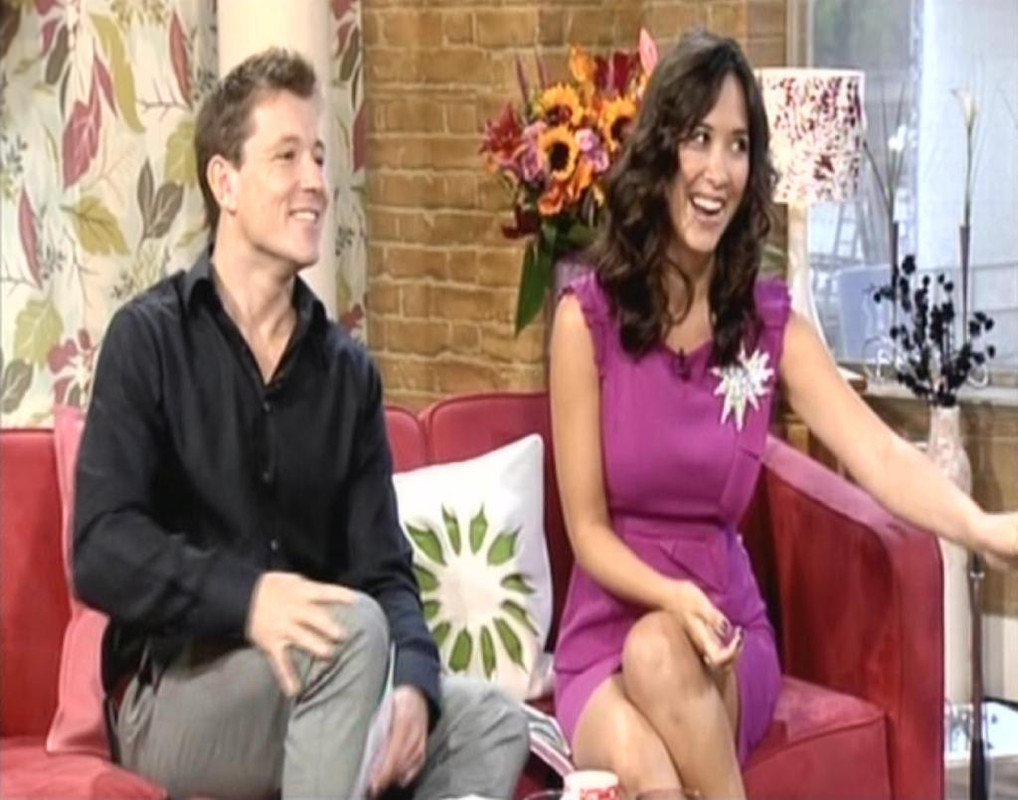 myleene-klass-upskirt-slomolegs-this-morning-27-aug-10-3