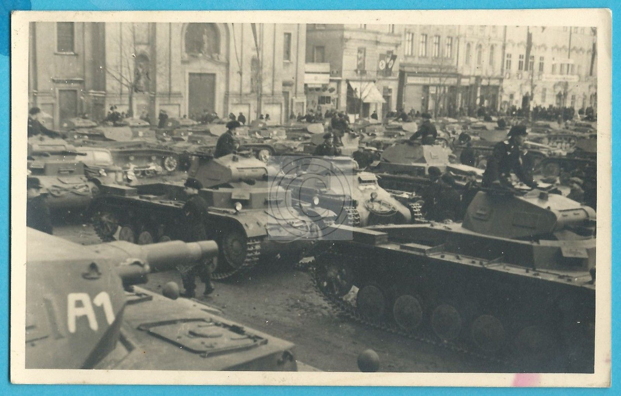 Panzer, Tank Aufmarsch unzählige Panzer, Baschli