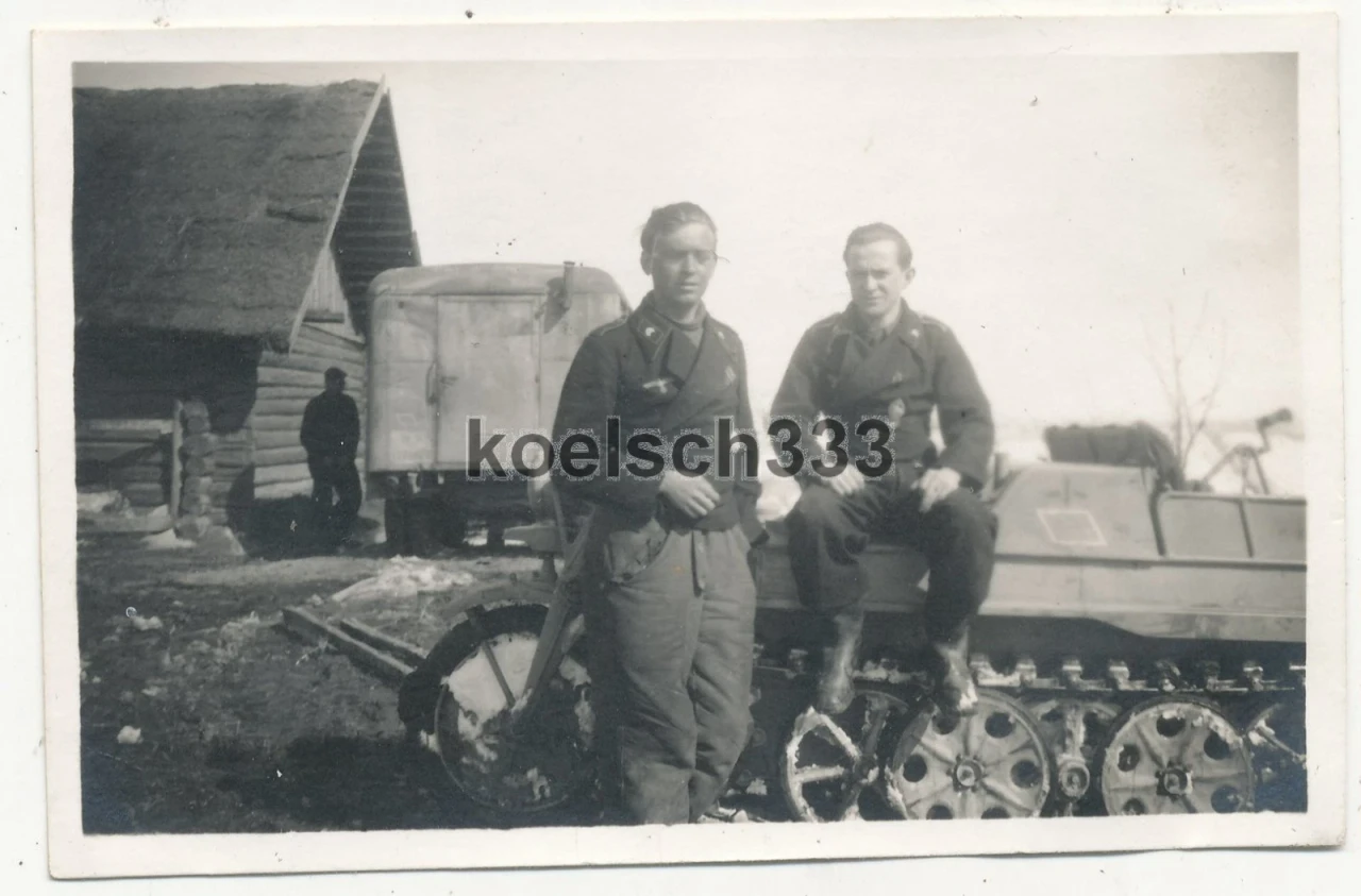 Foto Panzermänner vom Panzer Regiment 21 am NSU Kettenkrad an der Ostfront