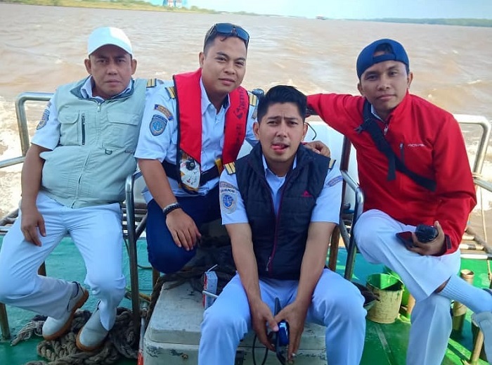 Fandi bersama rekan-rekan kerjanya.