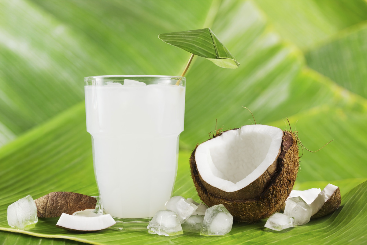 ¿El agua de coco es buena para la salud? Conoce sus beneficios