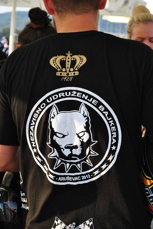 41162370_1976935345700721_156402110257168384_n